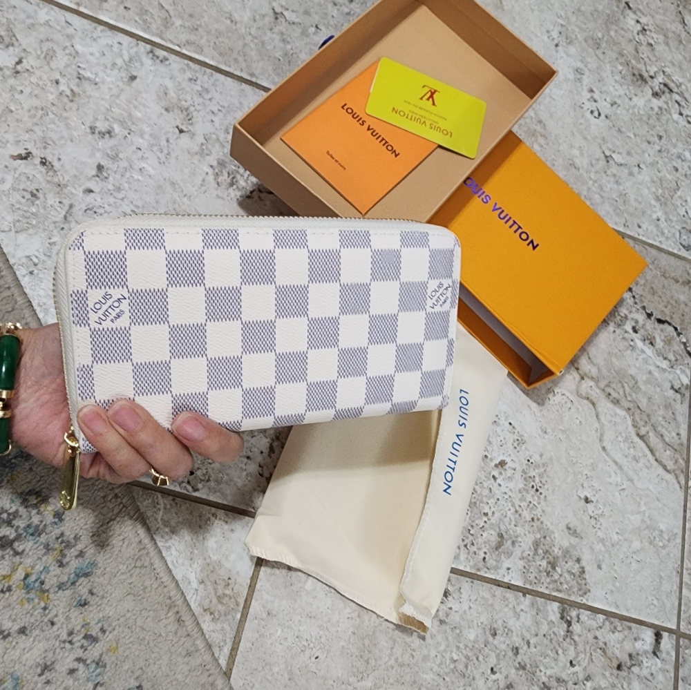 Amazing Canvas/Leather Wallet. Like NEW